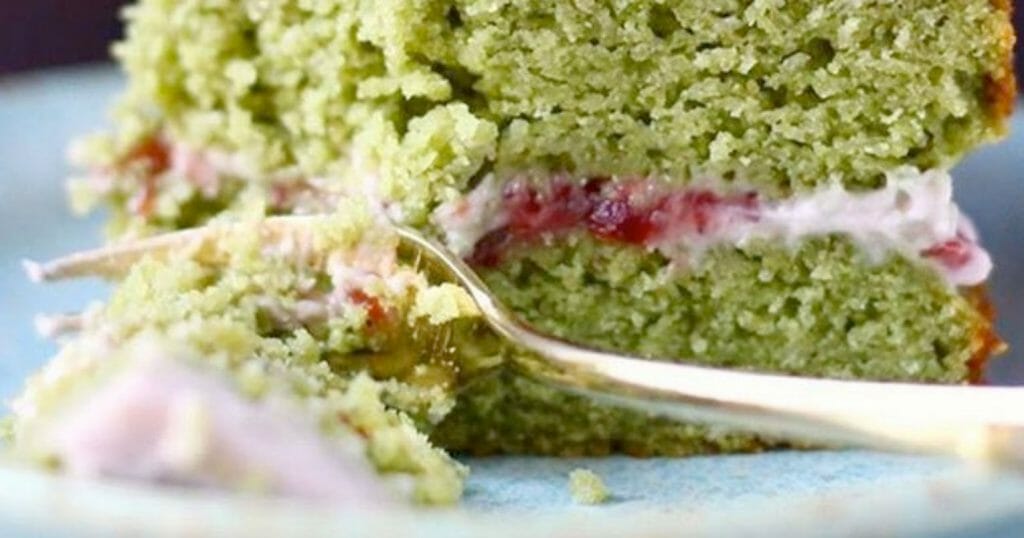 Matcha Strawberry Cake